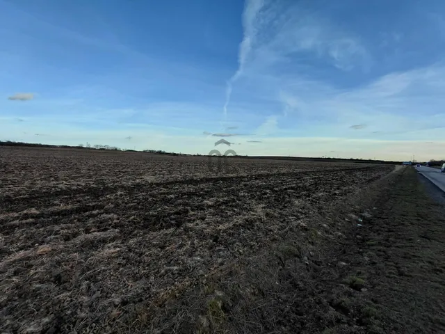 Eladó telek Gyöngyös, Déli iparterület 23643 nm