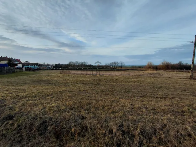 Eladó telek Hort 7104 nm