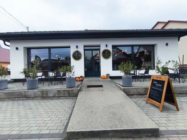 Eladó kereskedelmi és ipari ingatlan Markaz 225 nm