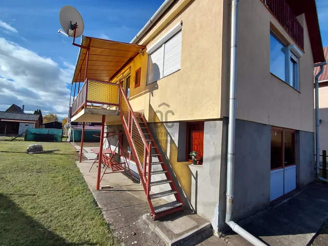 Eladó nyaraló Jászárokszállás 361 nm