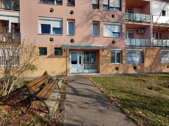 Eladó lakás Gyöngyös, Nyolcvanas lakótelep