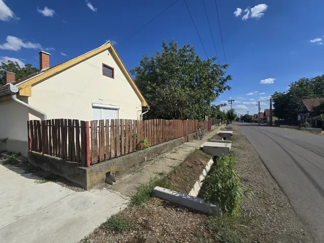 Eladó ház Jászárokszállás 591 nm
