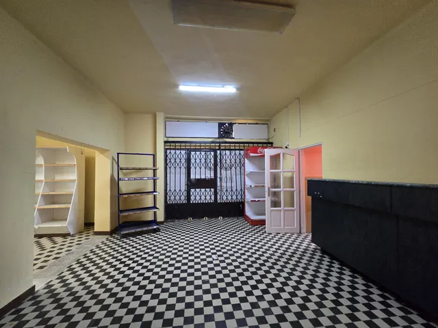 Eladó kereskedelmi és ipari ingatlan Karácsond 215 nm
