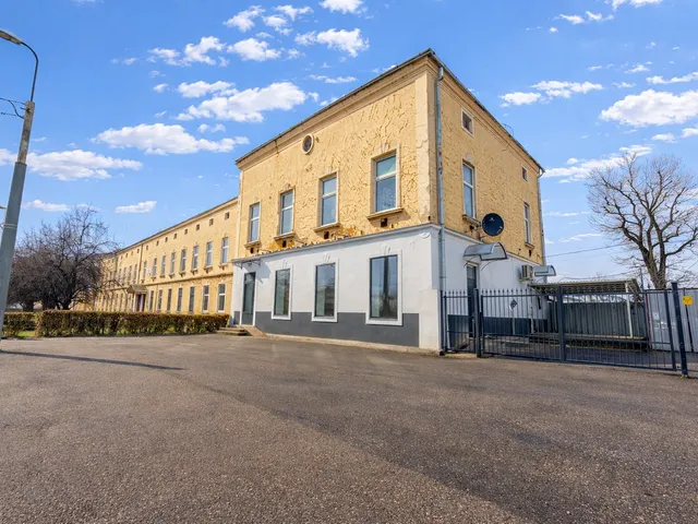 Eladó kereskedelmi és ipari ingatlan Miskolc, Selyemrét 236 nm