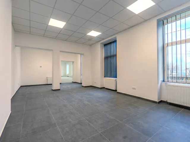 Eladó kereskedelmi és ipari ingatlan Miskolc, Selyemrét 236 nm