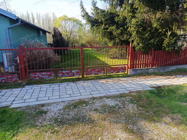 Eladó telek Lipót 656 nm
