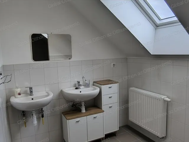 Eladó kereskedelmi és ipari ingatlan Máriakálnok 408 nm