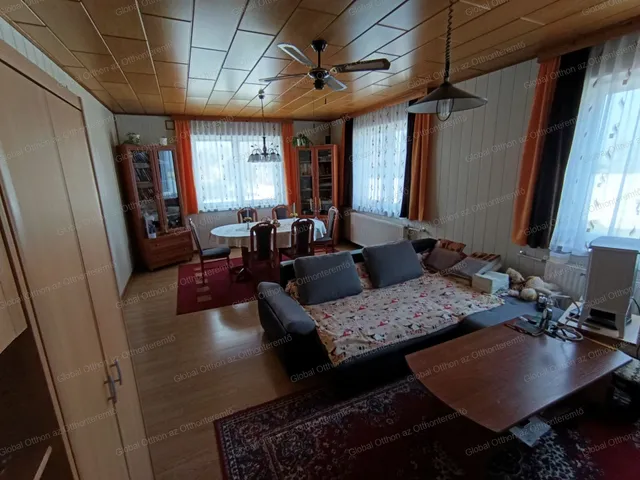 Eladó ház Halászi, Arak 251 nm