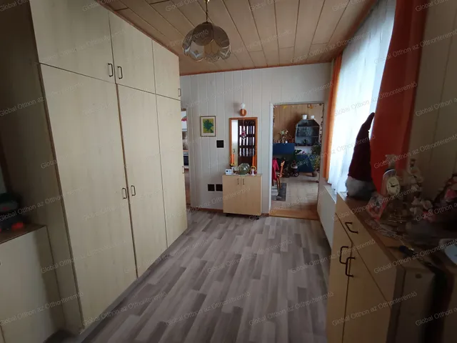 Eladó ház Halászi, Arak 251 nm