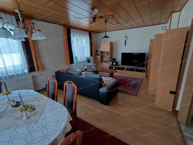 Eladó ház Halászi, Arak 251 nm