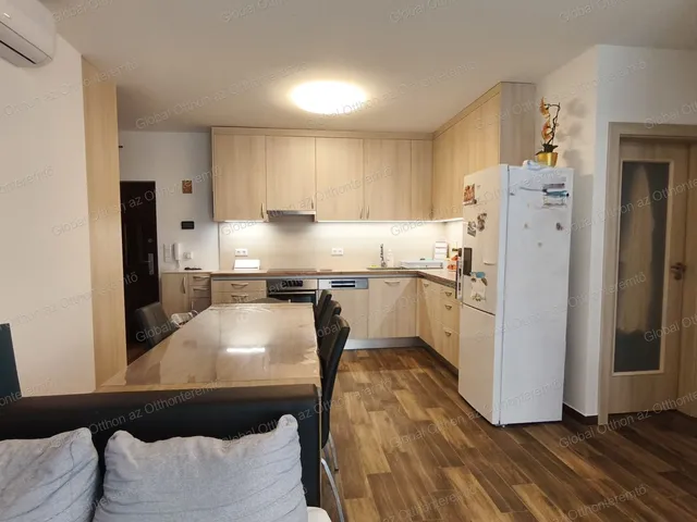 Eladó lakás Mosonmagyaróvár, Városközpont 65 nm