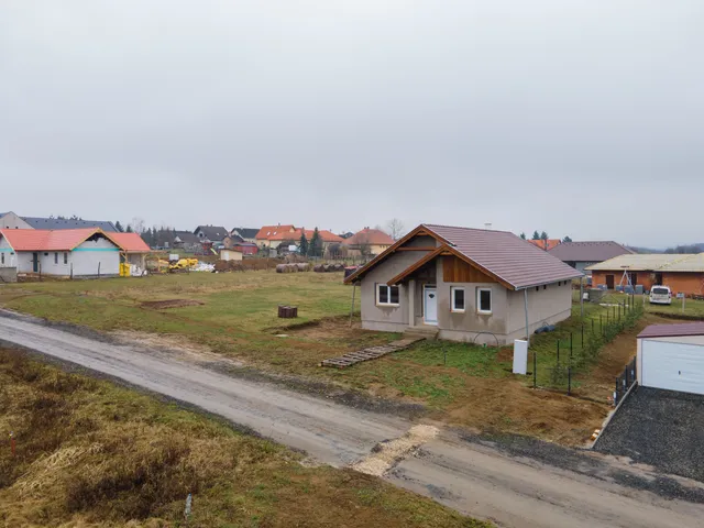 Eladó ház Berkenye, Hársas utca 127 nm