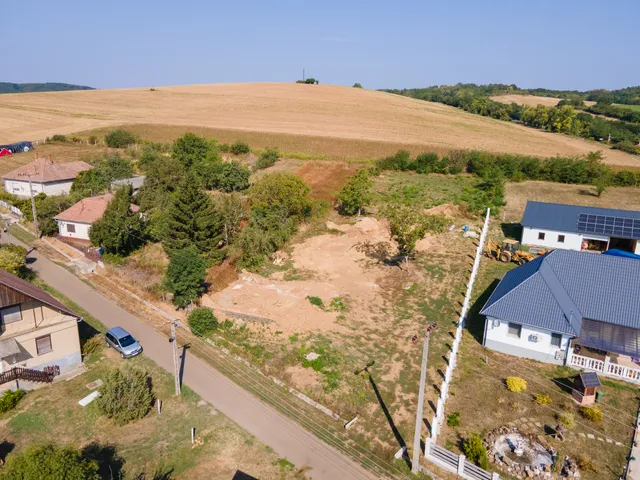 Eladó ház Becske 100 nm