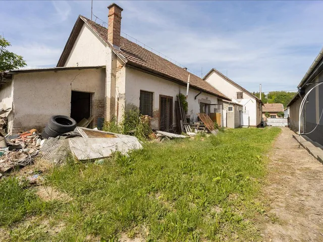 Eladó kereskedelmi és ipari ingatlan Patak 245 nm