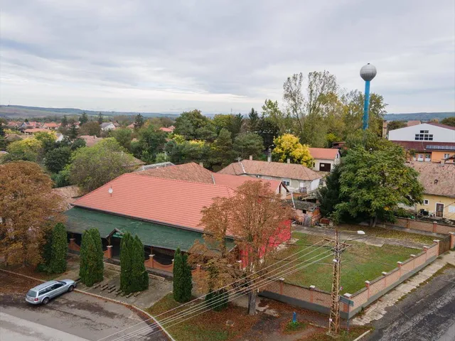 Eladó kereskedelmi és ipari ingatlan Vámosmikola 447 nm