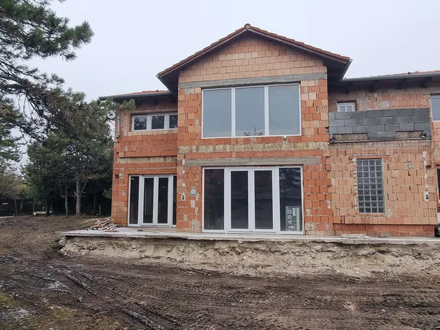 Eladó ház Érd, Fenyves-Parkváros 282 nm