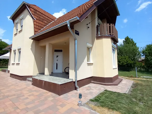 Eladó ház Balatonfenyves 142 nm