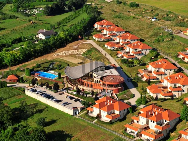 Eladó kereskedelmi és ipari ingatlan Dunaszentmiklós 4050 nm