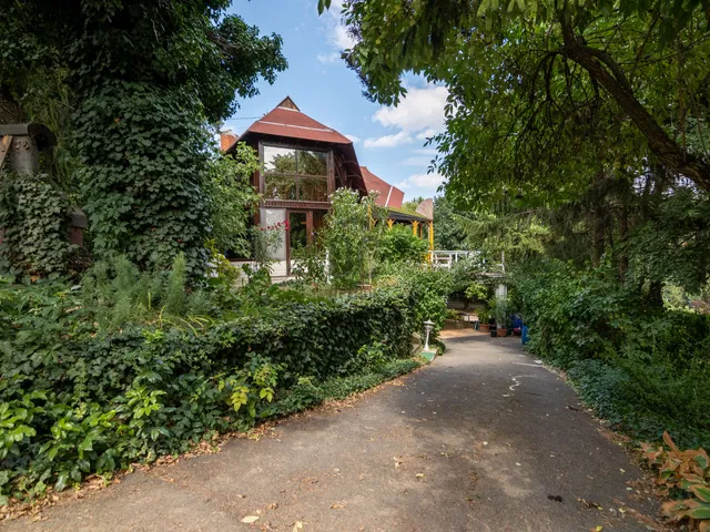 Eladó ház Pécs, Ürög 265 nm