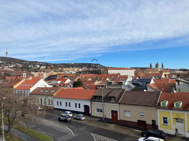 Eladó lakás Pécs, Egyetemváros 70 nm