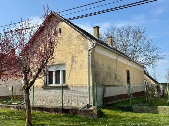 Eladó ház Hollád 62 nm
