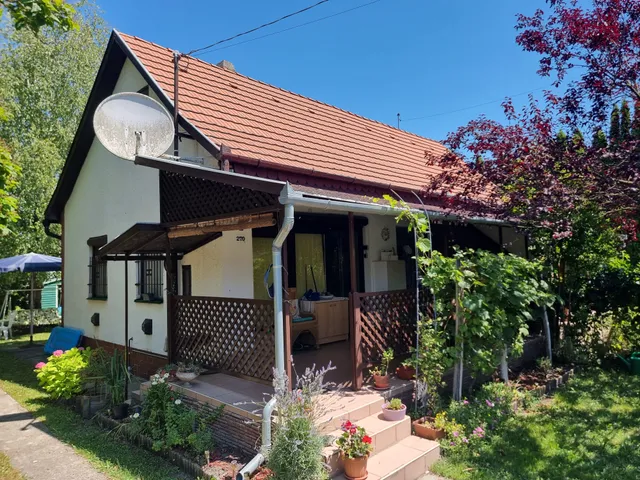 Eladó nyaraló Balatonmáriafürdő 42 nm
