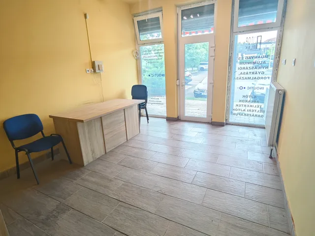 Eladó kereskedelmi és ipari ingatlan Keszthely 31 nm