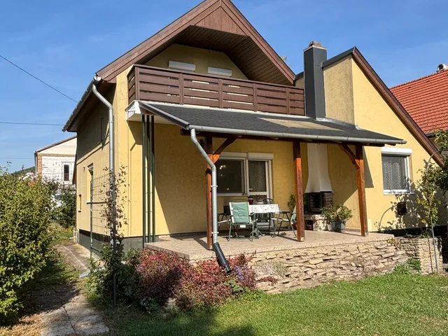 Eladó nyaraló Vonyarcvashegy 80 nm
