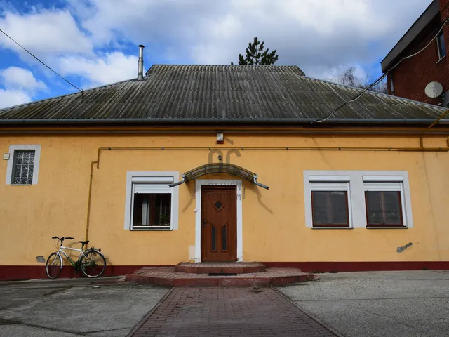 Eladó kereskedelmi és ipari ingatlan Nagykőrös 861 nm