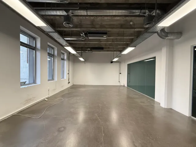 Kiadó kereskedelmi és ipari ingatlan Budapest XI. kerület 90 nm