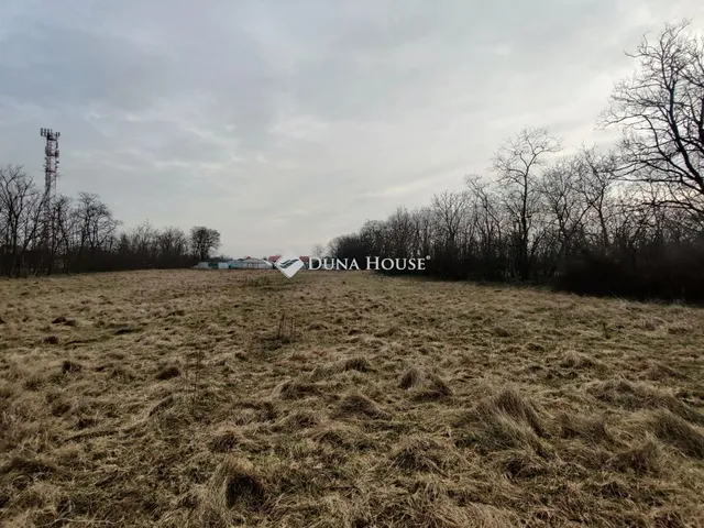 Eladó telek Gönyű 6882 nm
