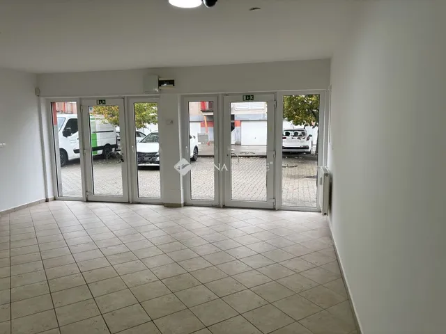 Eladó kereskedelmi és ipari ingatlan Mosonmagyaróvár 33 nm