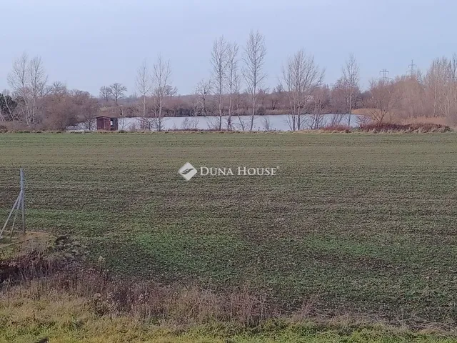 Eladó telek Győr 100100 nm