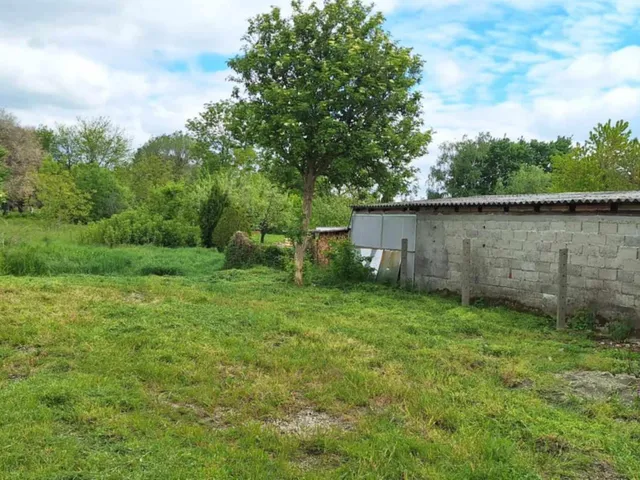 Eladó telek Lipót 1785 nm