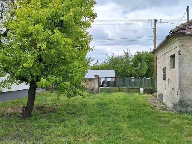 Eladó telek Lipót 1785 nm
