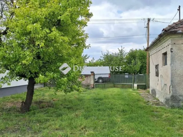 Eladó telek Lipót 1785 nm