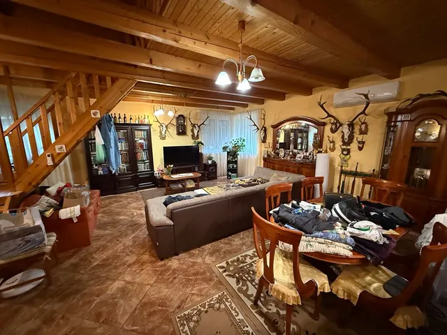 Eladó ház Gönyű 180 nm