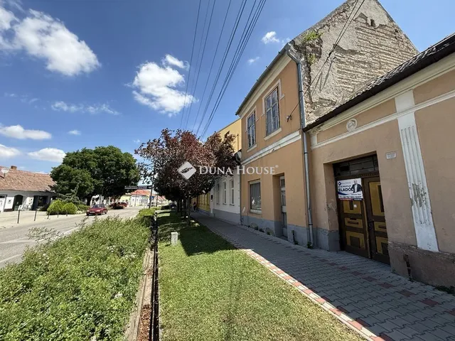 Eladó ház Jánossomorja 250 nm