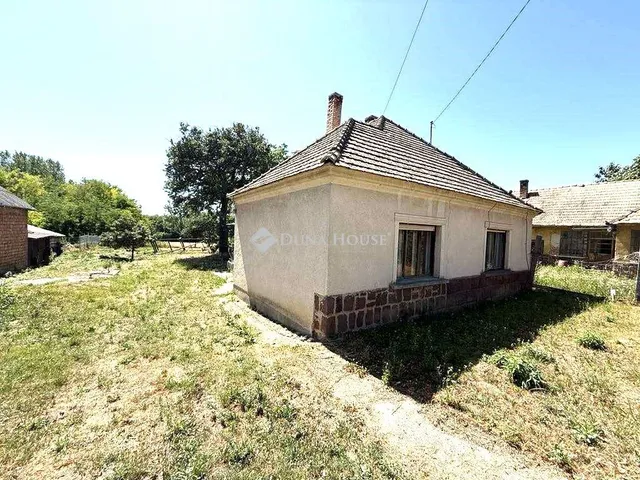 Eladó ház Kajárpéc 90 nm