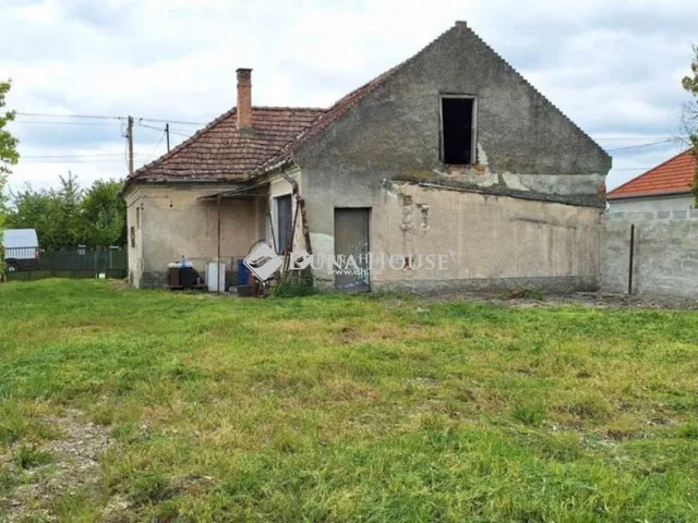 Eladó telek Lipót 893 nm