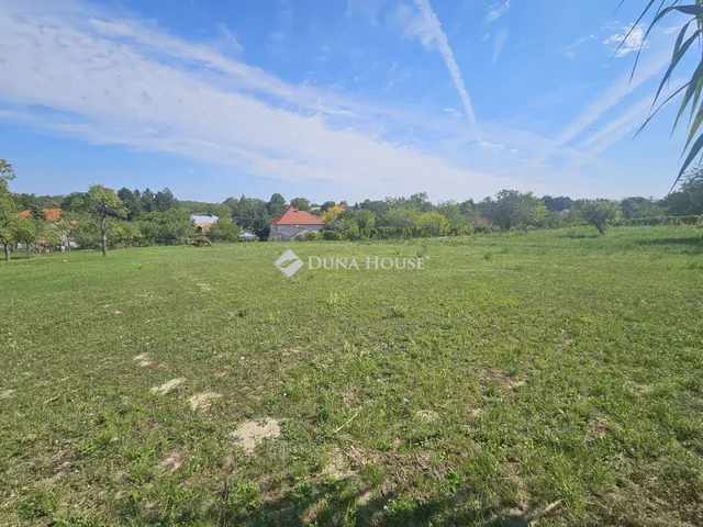 Eladó telek Győrság 2200 nm