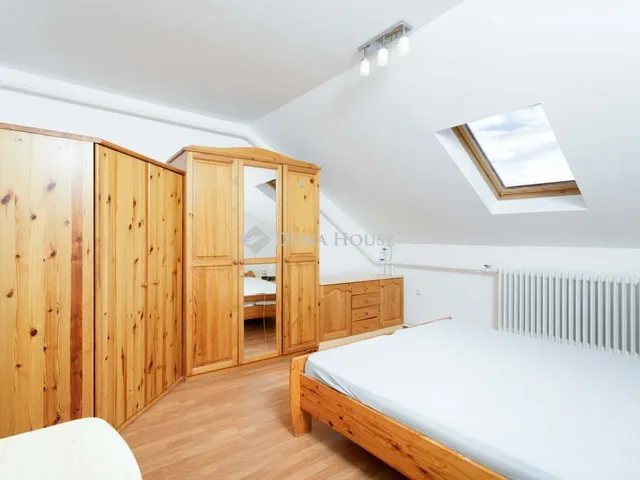 Eladó ház Máriakálnok 270 nm