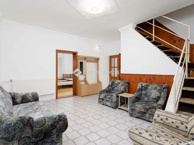 Eladó ház Máriakálnok 270 nm