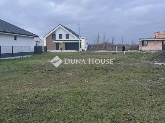 Eladó telek Győrzámoly 662 nm