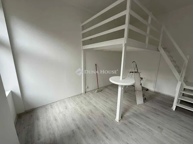 Eladó lakás Budapest VI. kerület 28 nm