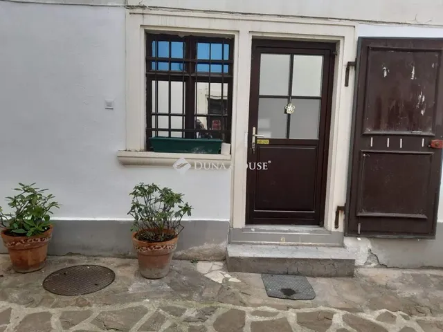 Eladó kereskedelmi és ipari ingatlan Sopron, Várkerület 28 nm