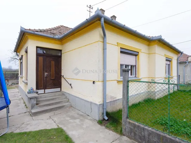 Eladó ház Tét 90 nm