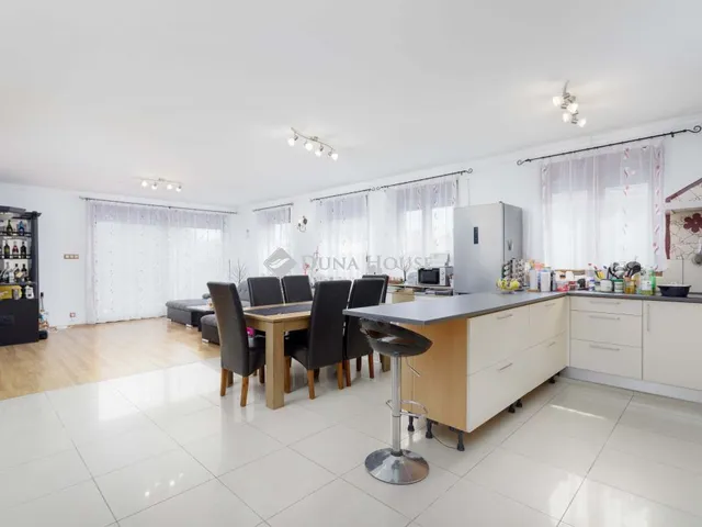 Eladó ház Öttevény 233 nm