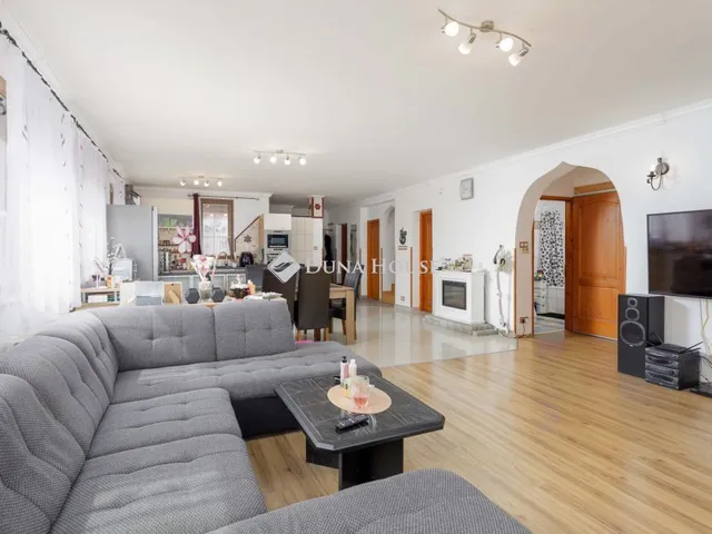 Eladó ház Öttevény 233 nm