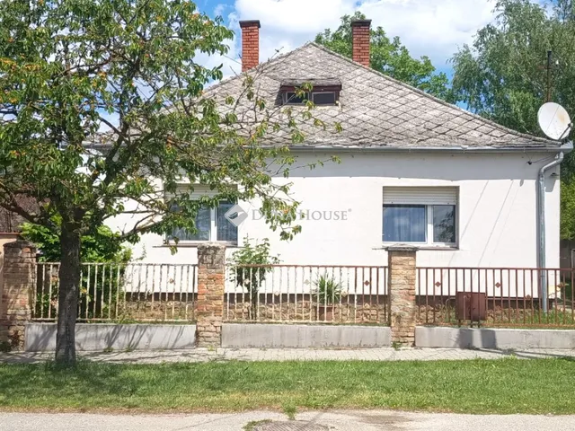 Eladó ház Zsira 98 nm